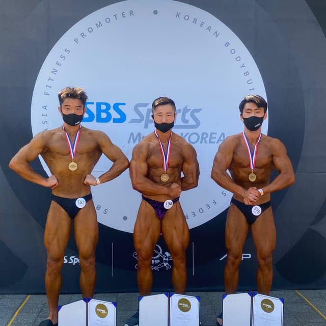 지난 15~ 18일 서울에서 열린 ‘SBS스포츠 Mr. ＆ Ms. Korea 선발대회’에 참가해 -75kg급에서 우승한 경남체고 이신(가운데)과 -70kg과 -65kg급에서 입상한 경남체고 유성민, 정인석 학생/경남체고/